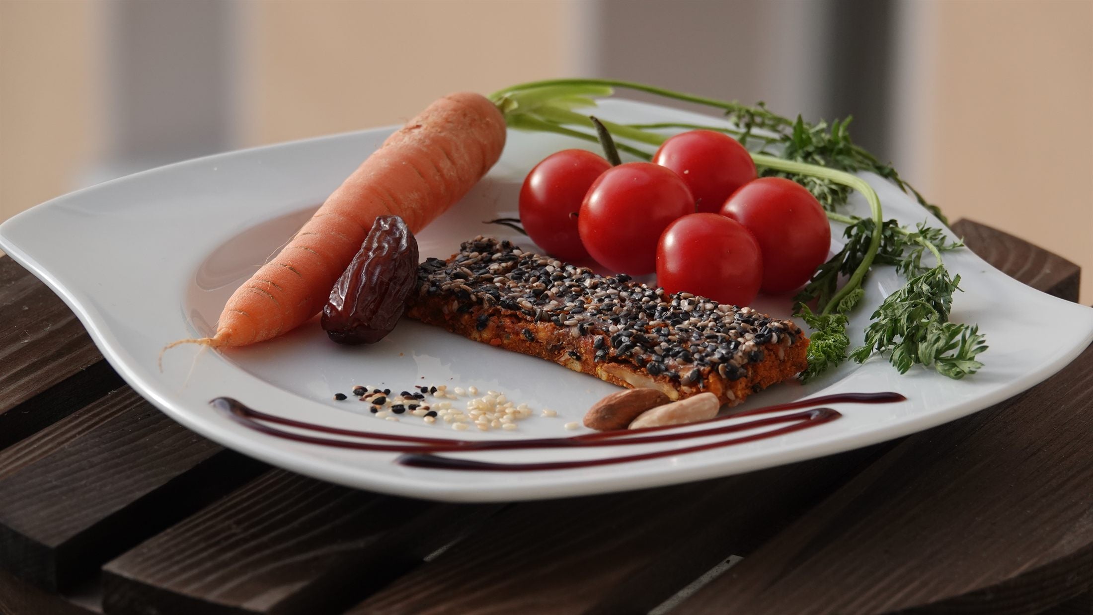 SATTBAR Gartentomate mit Tomaten, Möhre, Dattel und Mandeln